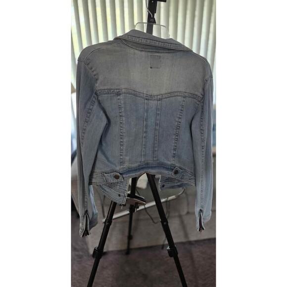 “Material Girl Light Wash Denim Jacket with Zipper Cuffs – Size L” - Picture 4 of 5